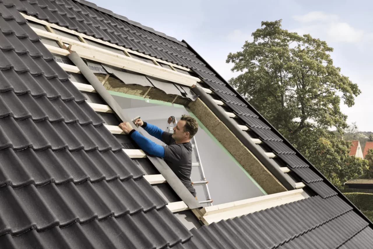 Jak zamontować okno dachowe w dachu z blachy bez błędów i problemów