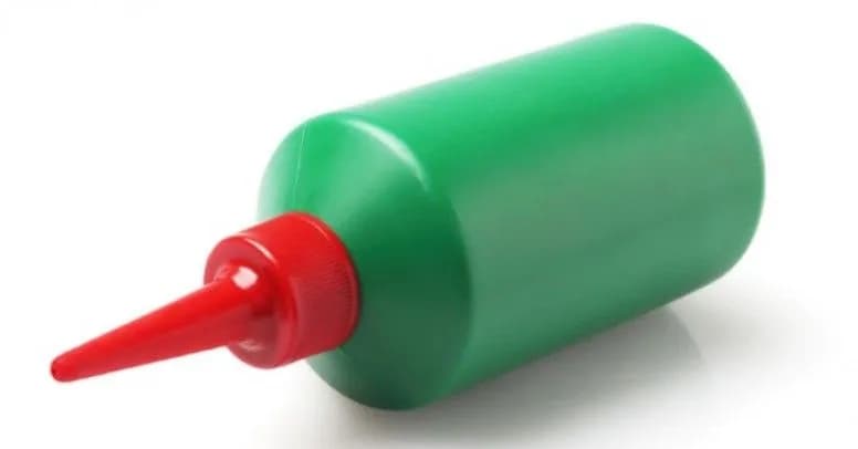 Czym smarować zawiasy w drzwiach, aby uniknąć skrzypienia?