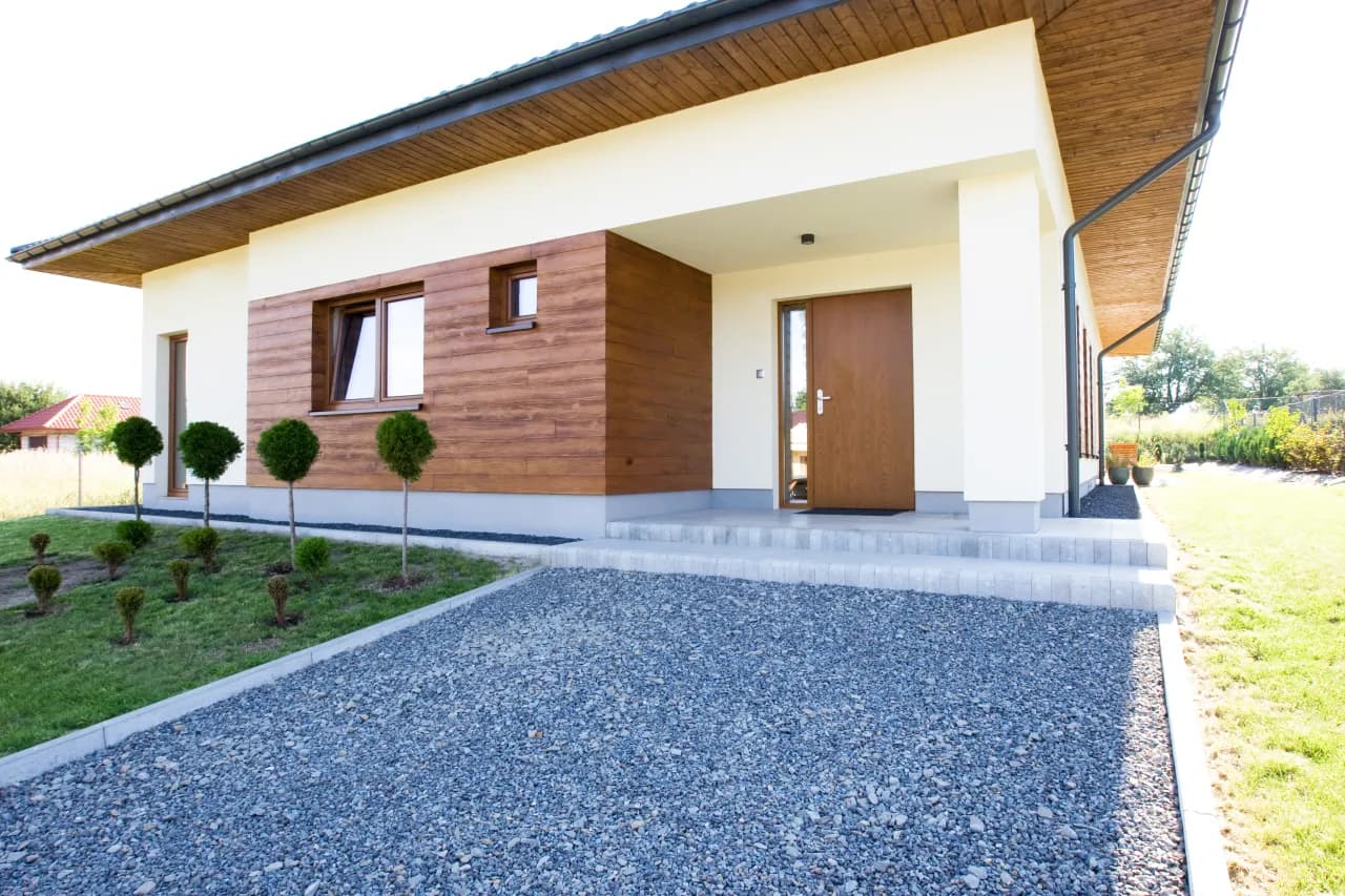 Czym malować elewację kornik, aby uzyskać trwały efekt?