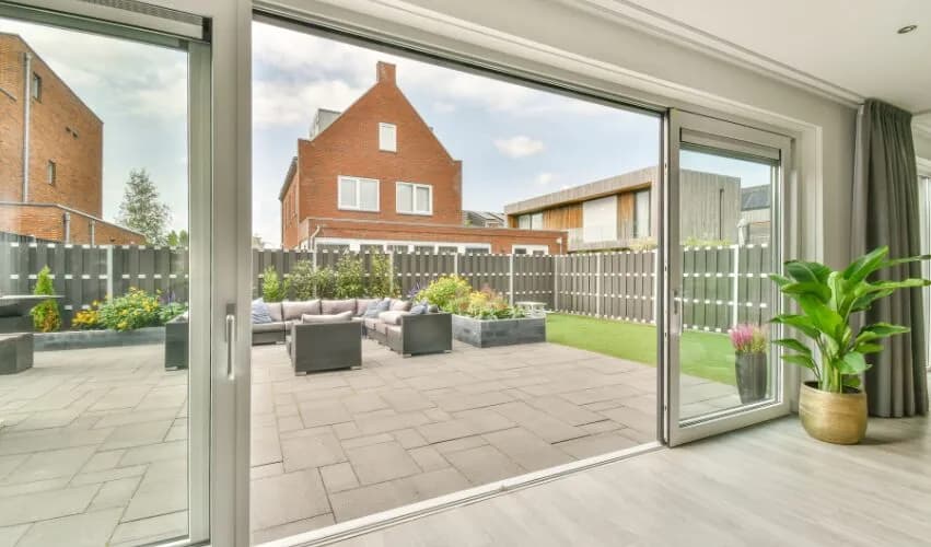 Jak zrobić szczelne drzwi przesuwne, aby uniknąć hałasu i zimna