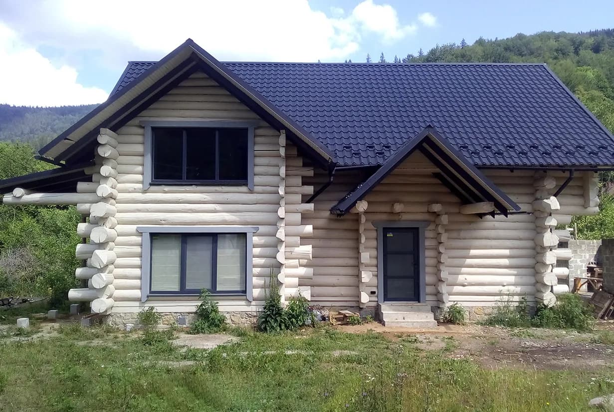 Dom z bali czy murowany – co wybrać, aby uniknąć kosztów?