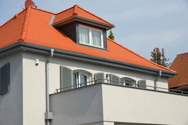 Dom z czerwonym dachem - inspiracje i najlepsze połączenia kolorów