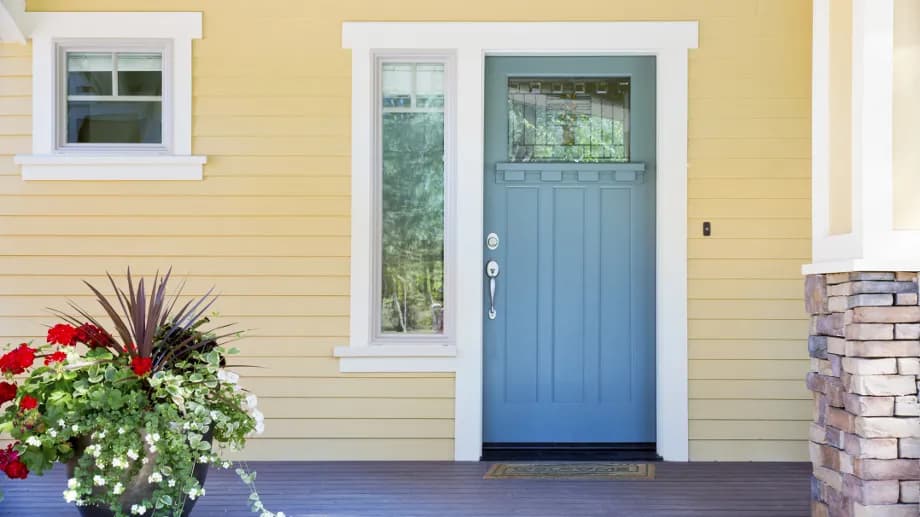 Jak odnowić drzwi wejściowe - proste metody na trwały efekt